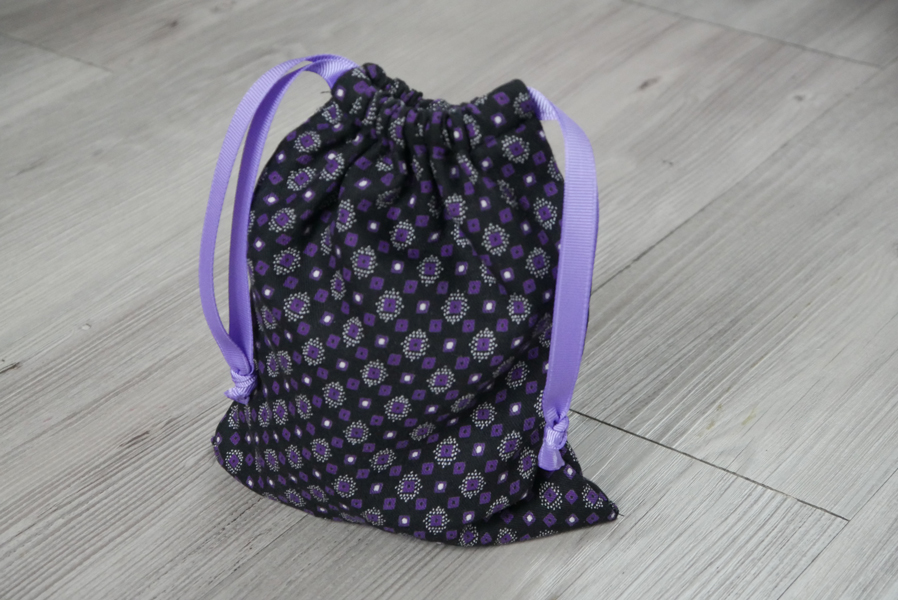 pochon cadeau violet en tissu, réutilisable, petit format