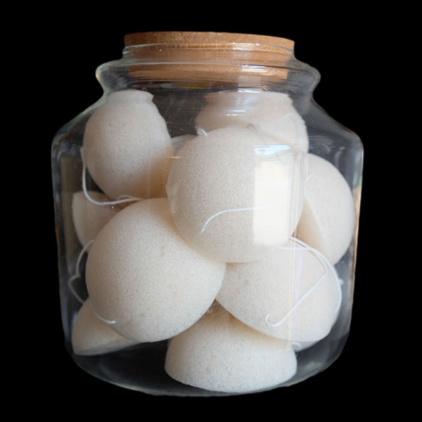 bonbonnière pleine d'éponges konjac